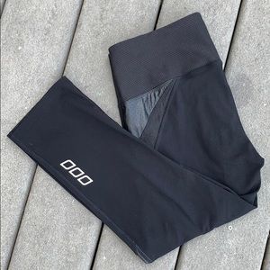 Lorna Jane mesh paneled Capri leggings